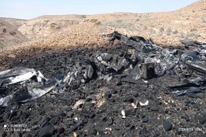بالصور ..تفاصيل تحطم طائرة كبيرة في منطقة جبلية شرقي اليمن