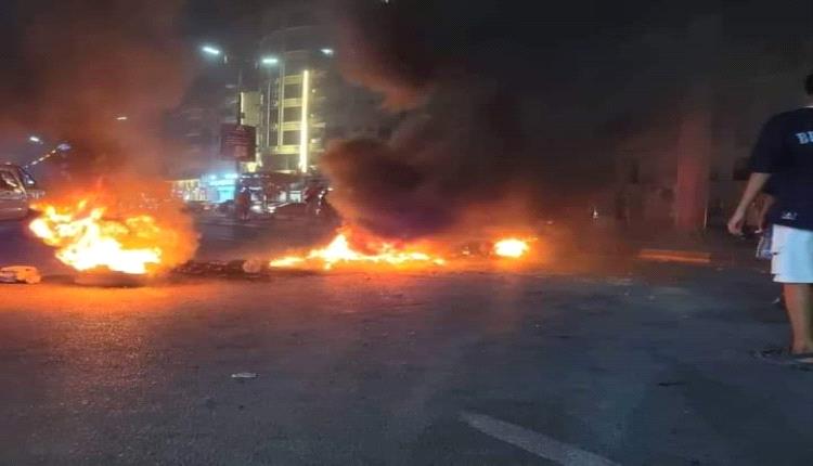 مقتل وإصابة العشرات في هجوم انتحاري للقاعدة بابين جنوب اليمن