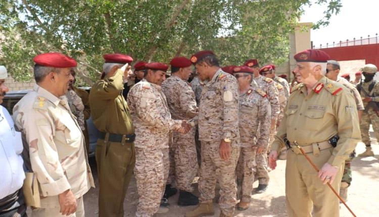 نائب رئيس الأركان العامة يطلع على الجاهزية القتالية للمنطقة العسكرية الاولى بسيئون