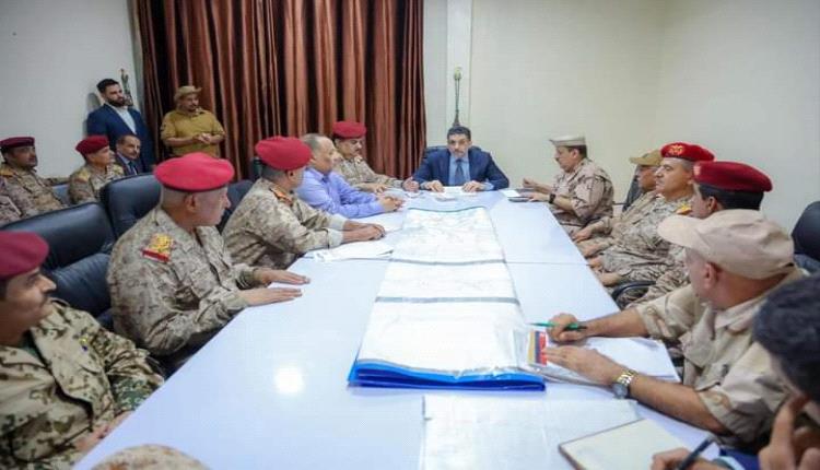 أبرز ماجاء في اجتماع رئيس الوزراء ووزير الدفاع بهيئة العمليات المشتركة بعدن (صورة)