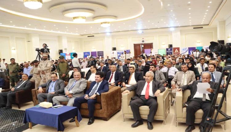 خبراء اقتصاديون يجمعون على أهمية قرارات مركزي عدن وضرورة دعمها