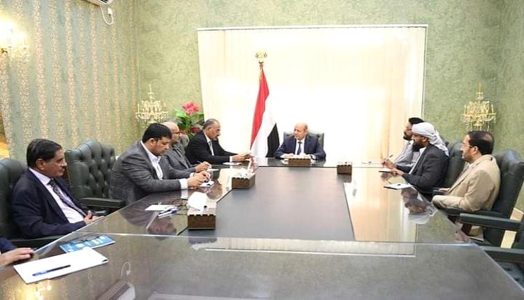 مجلس القيادة الرئاسي يؤكد دعمه الكامل لقرارات البنك المركزي اليمني بعدن