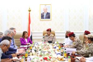 ابرز ماجاء في لقاء وزير الدفاع مع المستشار العسكري للمبعوث الأممي بالعاصمة عدن(صورة)