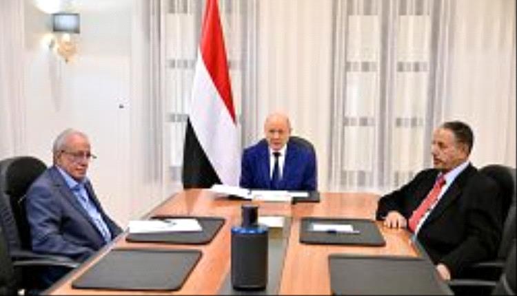 العليمي يؤكد حرص مجلس الرئاسة على تلبية مطالب أبناء حضرموت