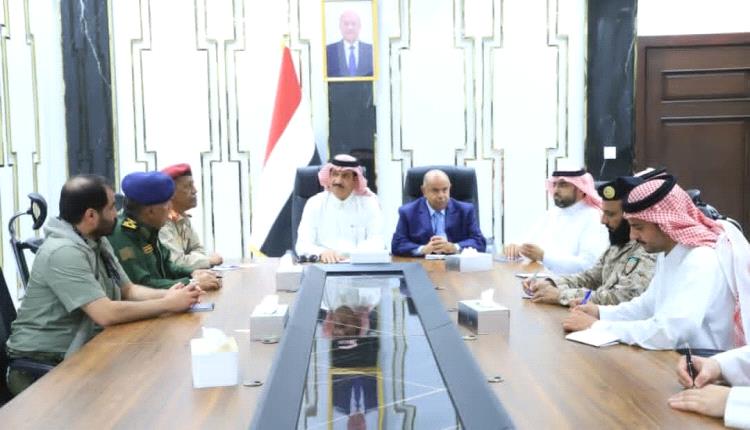 محافظ حضرموت يستقبل وفدًا أمنيًا وعسكريًا رفيع المستوى من المملكة السعودية