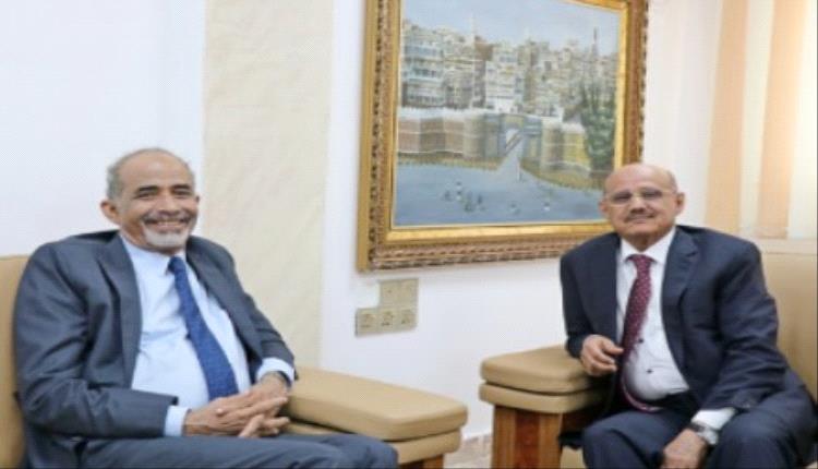 البنك المركزي اليمني يجمع محافظه المعبقي بالفريق الصبيحي مستشار مجلس القيادة الرئاسي