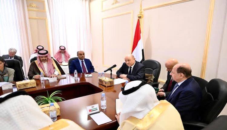 العليمي يحذر الدول الراعية من تهديد خطير للاستقرار ومستقبل العملية السياسية برمتها باليمن