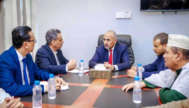 اللواء الزبيدي يوجه بتطوير أداء السلطات المحلية