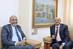 البنك المركزي اليمني يجمع محافظه المعبقي بالفريق الصبيحي مستشار مجلس القيادة الرئاسي