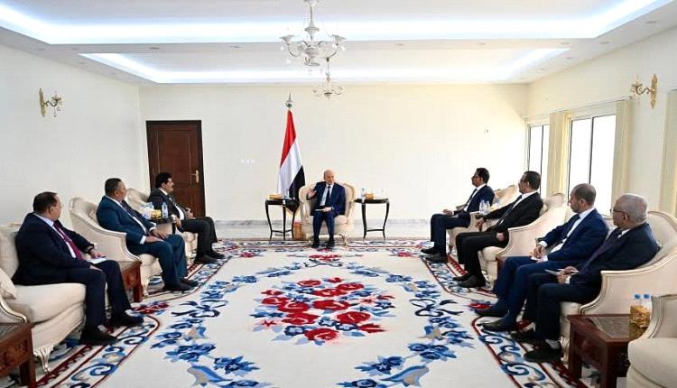 العليمي يستقبل قيادات المكتب السياسي للمقاومة الوطنية بعدن