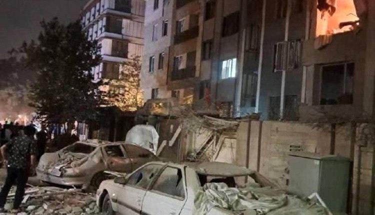 يافطات عملاقة في قلب العاصمة طهران بعد الهجمات الإسرائيلية(صور)
