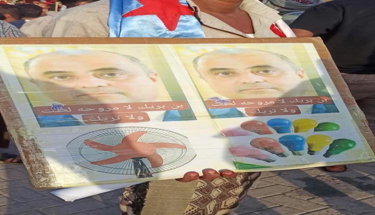 مصدر حكومي يوضح أسباب تأخر عودة رئيس الوزراء الى عدن