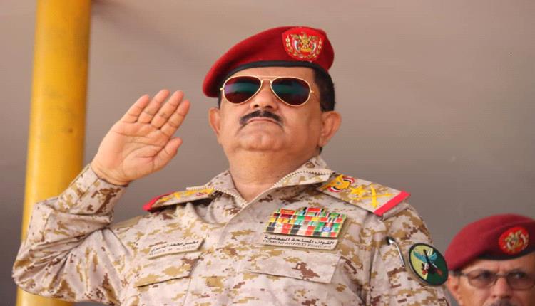 وزير الدفاع يشهد حفل تخرج الدفعة الثالثة جامعيين في الكلية الحربية بعدن