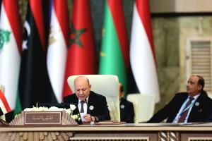 العليمي يدعو بقمة بغداد الى تأسيس صندوق عربي للمساهمة في اعادة إعمار اليمن