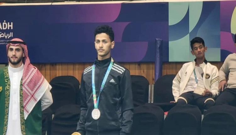 أحمد البعداني يمنح اليمن ميدالية فضية في منافسات البنجاك سيلات بدورة ألعاب التضامن الإسلامي