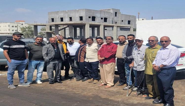 الصحفي عبدالرحمن انيس يمثل امام نيابة الصحافة بعدن لسماع أقواله بشكوى مقدمه ضده من المجلس الانتقالي الجنوبي