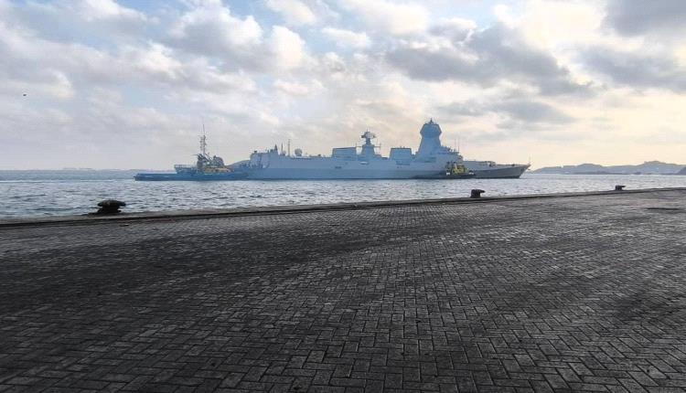 الهند تقدم تدعم انساني لحكومة اليمن عبر سفينة حرب هندية وقبطانها يشيد بميناء عدن وكوادره (صورة)