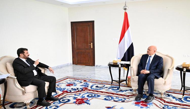 العليمي يستلم من رئيس جهاز الرقابة والمحاسبة عددا من تقارير نتائج أعمال مؤسسات الدولة