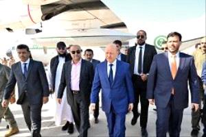 الرئاسة تكشف هدف عودة العليمي إلى عدن برفقة رئيس الوزراء بن بريك