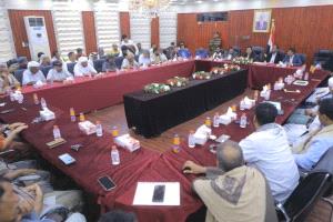 السلطة المحلية بالمهرة تعترض على قرار مجلس القيادة بإغلاق ميناء نشطون كونه رسمي وقانوني