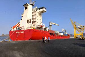 رصيف المعلا بميناء عدن يستقبل اولى سفن الخط الملاحي الجديد "مرسى أوشن"