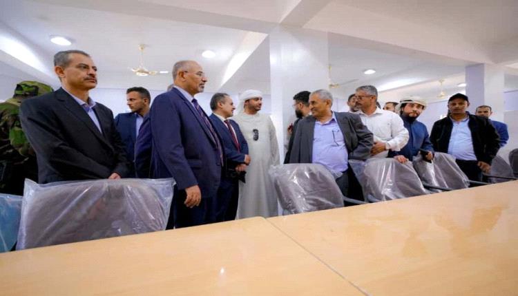 الزبيدي يفتتح مجمعين تربويين على نفقة دولة الإمارات بالضالع