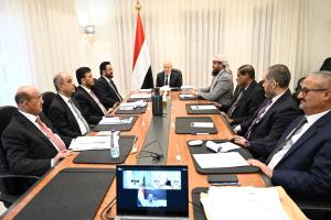 تفاصيل اجتماع رئاسي حكومي مع البنك المركزي اليمني بالرياض