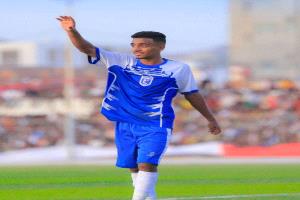 اتحاد كرة القدم بعدن يوقف اللاعب عدل عباس عن المشاركة حتى نهاية الموسم