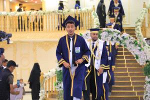 عبدالسلام باراس ينال درجة البكالوريوس في إدارة الأعمال وينال درع جامعة العلوم والتكنولوجيا لتميزه(صور)