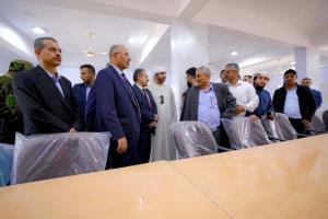 الزبيدي يفتتح مجمعين تربويين على نفقة دولة الإمارات بالضالع