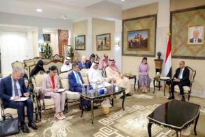 تفاصيل لقاء هام يجمع رئيس الحكومة مع سفراء الدول الرباعية وفرنسا في الرياض