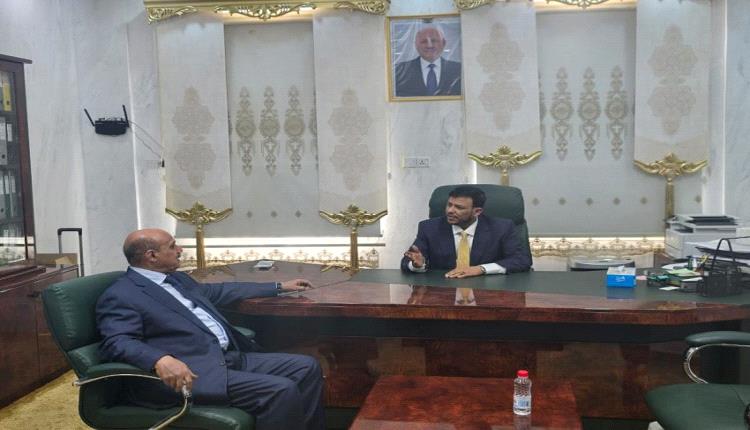 العليمي العضو يؤكد دعم مجلس القيادة الرئاسي لاستقلالية البنك المركزي اليمني بعدن