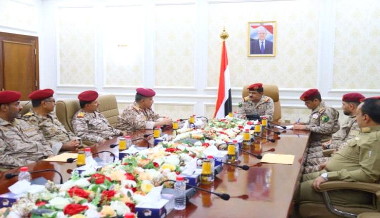 الفريق الداعري يعقد اجتماعا هاما بقيادات محور تعز