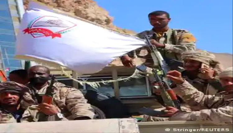 مقتل ضابط يمني وإصابة مرافقيه في كمين مسلح بطريق دولي يربط حضرموت بالسعودية (تفاصيل)