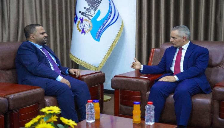أبرز ماجاء في لقاء المستشار الاول لمنتدى الاتحادات الفيدرالية مع وزير الشؤون الاجتماعية والعمل بعدن(صورة)