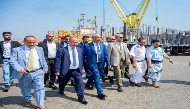 الفريق الصبيحي يتفقد سير العمل في وزارة النقل وميناء المعلا ومطار عدن الدولي