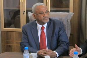 وزير الإدارة المحلية يعلن موعد عقد مؤتمر وطني لمعالجة العلاقة المختلة بين المركز والمحليات