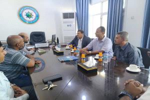 الديني يناقش مع هيئة الشئون البحرية بحضرموت تعزيز متطلبات السلامة بميناء المكلا