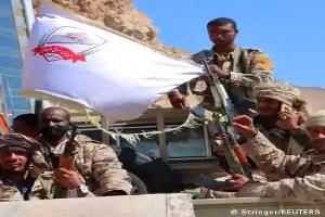 مقتل ضابط يمني وإصابة مرافقيه في كمين مسلح بطريق دولي يربط حضرموت بالسعودية (تفاصيل)