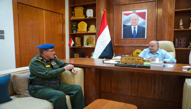 الخنبشي يبحث مع وكيل وزارة الداخلية تعزيز الأمن والاستقرار في حضرموت
