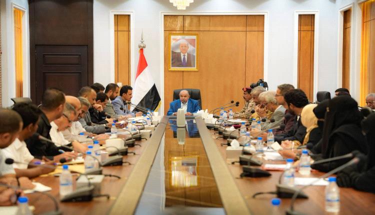 الخنبشي يترأس اجتماع المكتب التنفيذي بساحل حضرموت ويشدد على رفع الجاهزية وتعزيز المسؤولية الوطنية(صور)