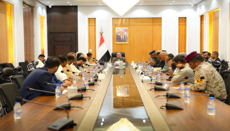 الخنبشي يوجه بتشديد الرقابة على منافذ حضرموت وملاحقة شبكات التهريب