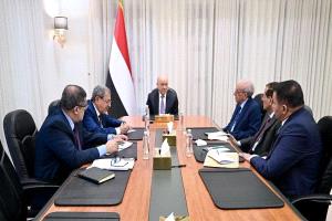 العليمي: معركة استعادة الدولة ليست عسكرية فقط بل معركة قانون وعدالة ومؤسسات
