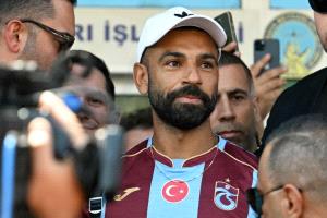 محمد صلاح يفتح صفحة جديدة مع طرابزون سبور ويختار مواصلة مشواره الأوروبي