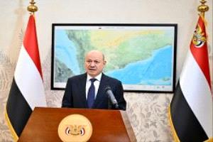 العليمي يطالب بتجفيف مصادر تسليح الحوثيين والبحرية تحبط هجوماً في البحر الأحمر