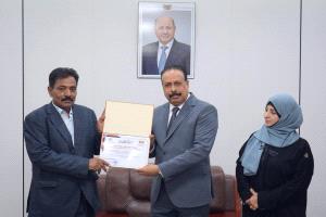 وزير الأشغال يكرم المدير المالي السابق ويؤكد استمرار العمل المؤسسي مع الإدارة الجديدة