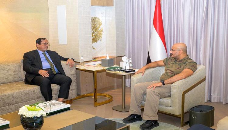 تدشين أولى الرحلات التجارية عبر مطار المخا الدولي بغرب اليمن