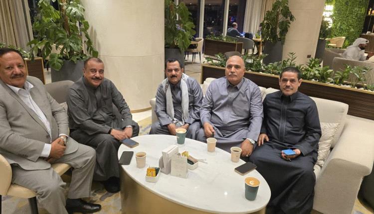 صور حصرية لأحدث ظهور لوزير الدفاع السابق من الرياض مع قيادات جنوبية أخرى