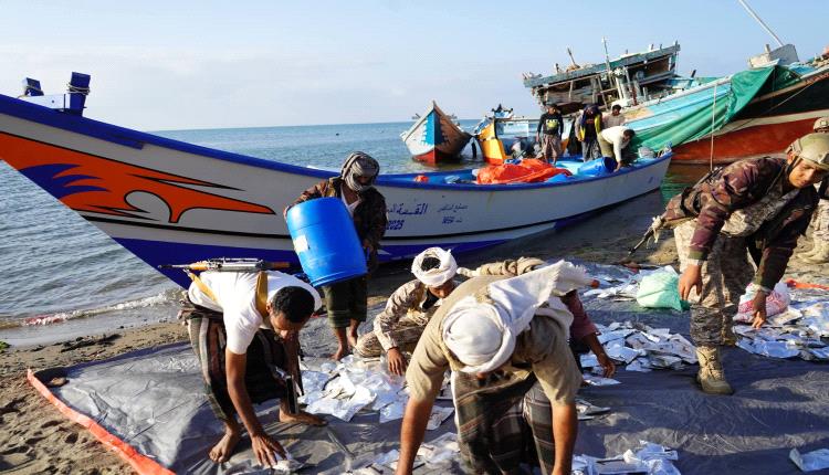 بقيادة العميد شكري ..الحملة الأمنية في لحج وباب المندب توجه ضربة قاصمة لمافيا التهريب العابرة للحدود (صور)