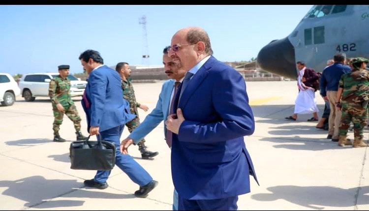 رئيس الوزراء  يصل إلى عدن لرئاسة أول اجتماع لحكومته بعد تهديد الانتقالي بعدم السماح بانعقاد أي اجتماع للحكومة